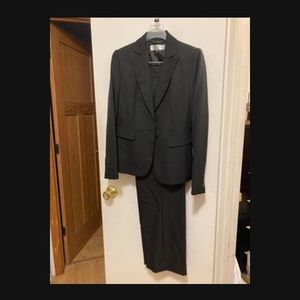 Brand new Tahari suit